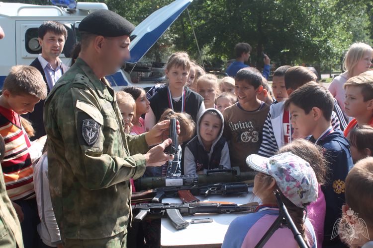 В Оренбурге продолжаются мероприятия акции «Каникулы с Росгвардией»