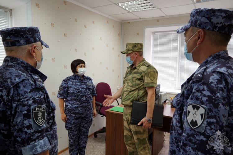 Командующий Приволжским округом Росгвардии проверил подразделения ведомства в Оренбургской области