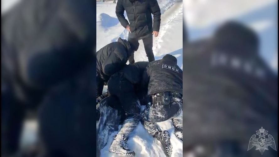 В Оренбурге полиция и спецназ Росгвардии задержали подозреваемого в угоне дорогой иномарки