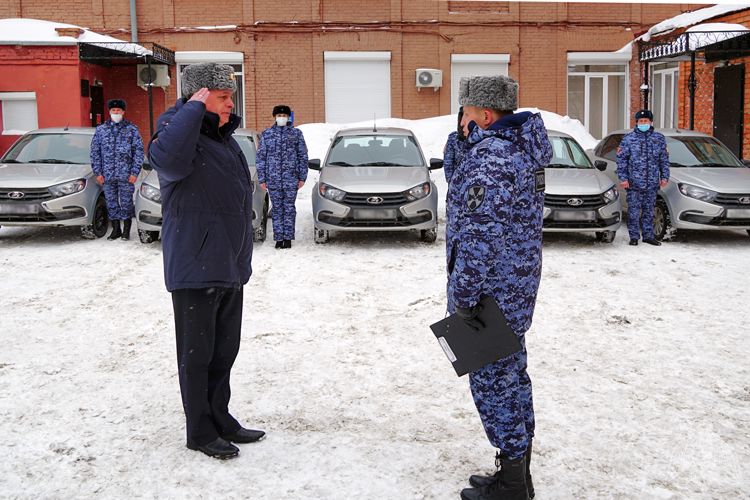 В Оренбуржье на стражу общественного порядка заступили новые служебные автомобили Росгвардии