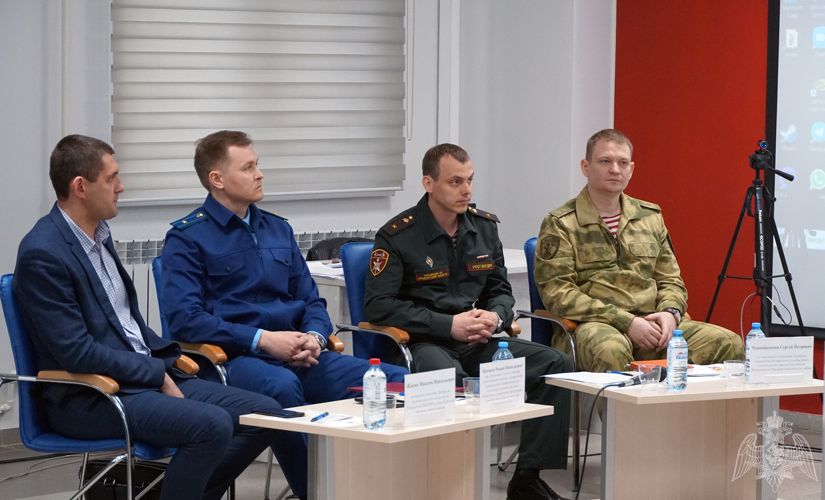 В Оренбурге представители Росгвардии региона приняли участие в работе круглого стола «Молодежь говорит экстремизму - нет!»