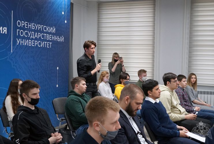 В Оренбурге представители Росгвардии региона приняли участие в работе круглого стола «Молодежь говорит экстремизму - нет!»
