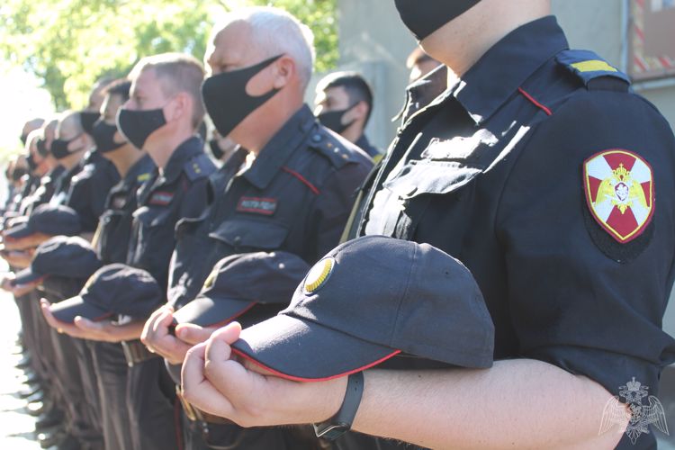 «Свеча памяти»: в Оренбуржье сотрудники Росгвардии приняли участие во Всероссийской мемориальной акции