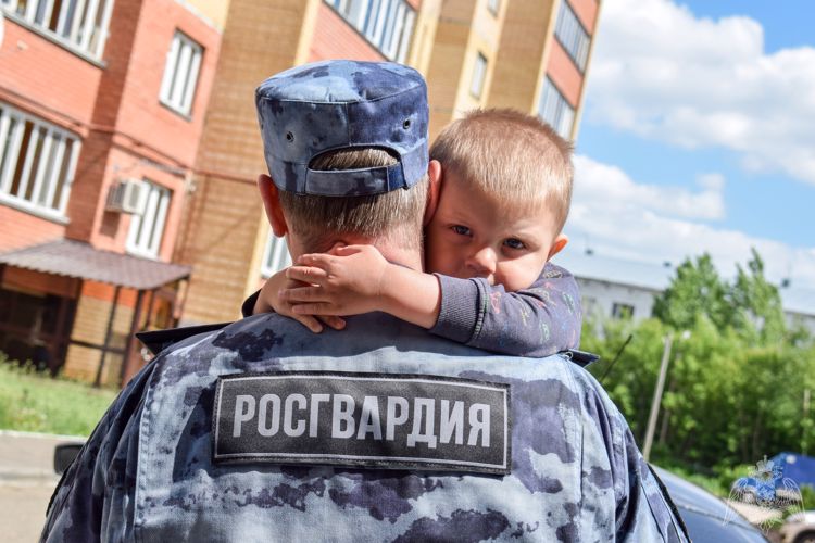 В приволжье стартовала акция Росгвардии "Мой папа - защитник"