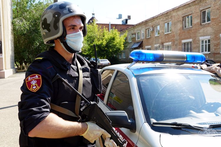 В Оренбурге росгвардейцы по горячим следам задержали подозреваемого в краже трех скейтбордов