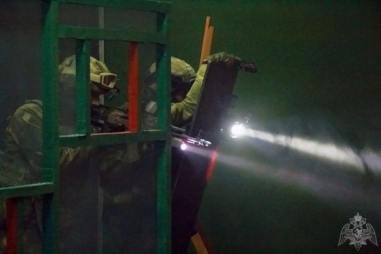 В Оренбурге ОМОН Росгвардии устроил мастер-класс для журналистов региона