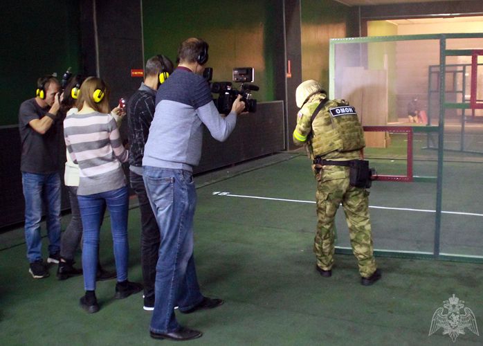 В Оренбурге ОМОН Росгвардии устроил мастер-класс для журналистов региона