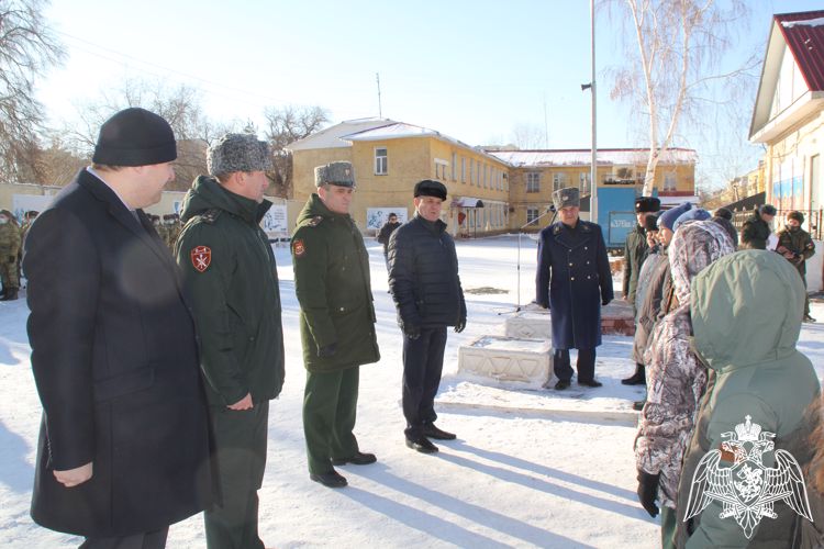 В Оренбуржье военнослужащие и кадеты Росгвардии проводили на службу новобранцев осеннего призыва