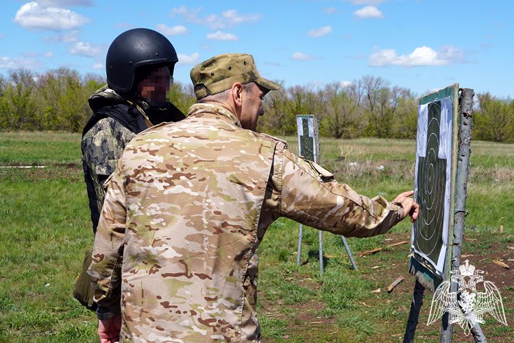 В Оренбургской области росгвардейцы подтвердили готовность к выполнению служебно-боевых задач