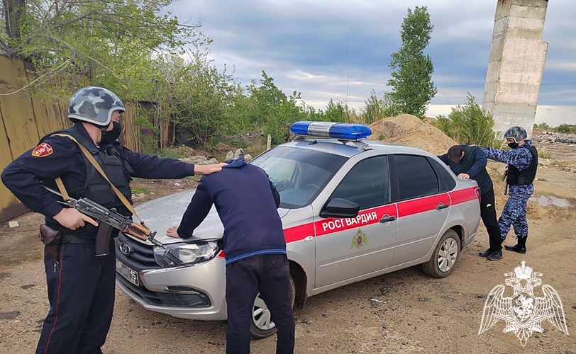 В Оренбуржье росгвардейцы задержали подозреваемых в краже металла