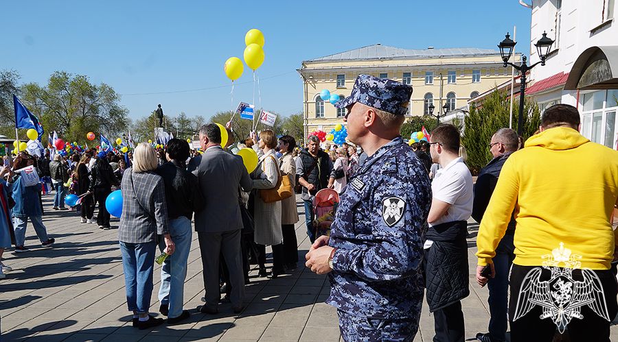 В Оренбуржье росгвардейцы приняли участие в обеспечении безопасности праздника Весны и Труда