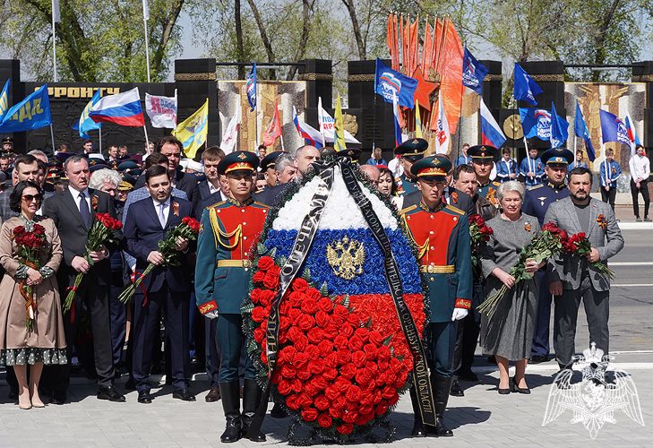В Оренбурге представители Росгвардии приняли участие в возложении цветов к Вечному огню