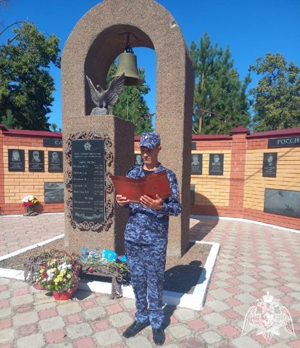 В Оренбуржье в День государственного флага молодой сотрудник Росгвардии принял Присягу