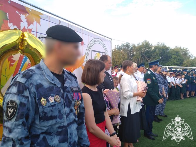 В Оренбурге росгвардейцы поздравили учеников подшефных классов с Днем знаний