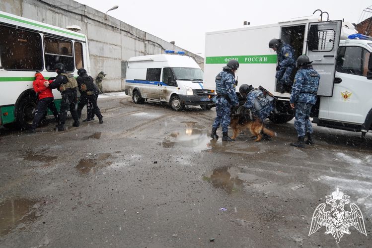 Спецназ Росгвардии задержал условных террористов в ходе командно-штабного учения «Циклон-Оренбург-2022»