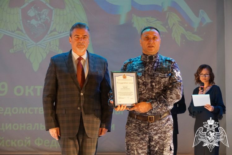 В Оренбуржье росгвардейцев поздравили с 70-летием вневедомственной охраны