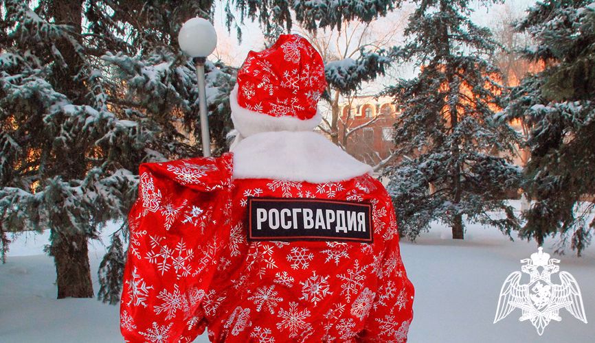 Оренбуржье посетили Дед Мороз специального назначения вместе со Снегурочкой 