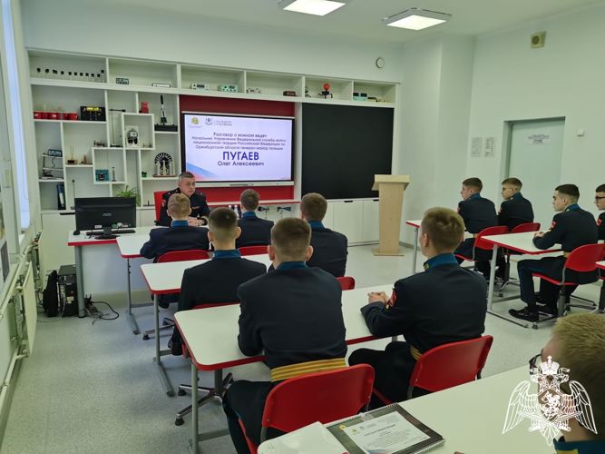 В Оренбурге начальник Управления Росгвардии региона генерал-майор Олег Пугаев поговорил о важном с воспитанниками президентского кадетского училища