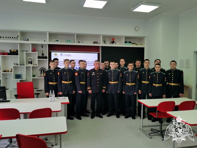 В Оренбурге начальник Управления Росгвардии региона генерал-майор Олег Пугаев поговорил о важном с воспитанниками президентского кадетского училища