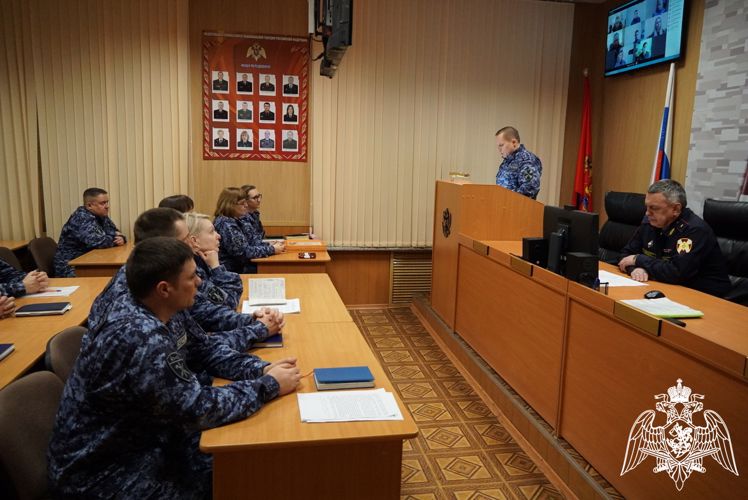 В Оренбурге начальник управления Росгвардии региона поздравил сотрудников Центра ЛРР с профессиональным праздником