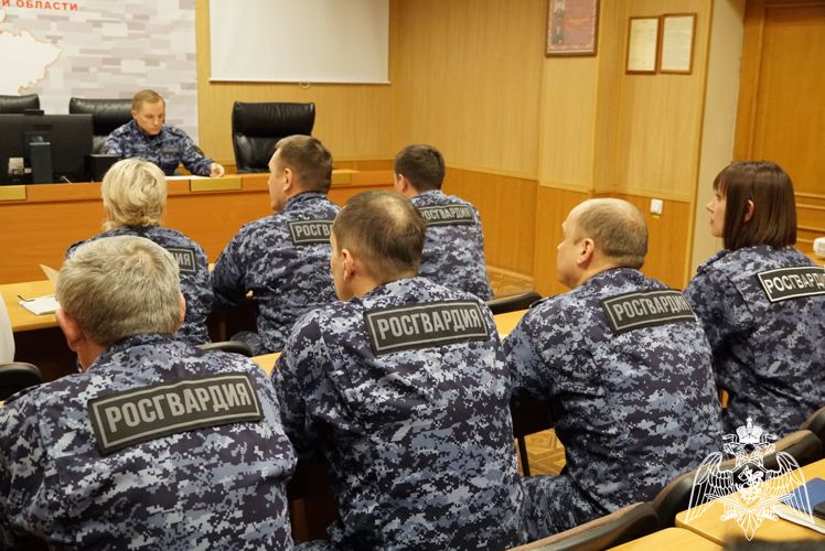В Оренбурге начальник управления Росгвардии региона поздравил сотрудников Центра ЛРР с профессиональным праздником