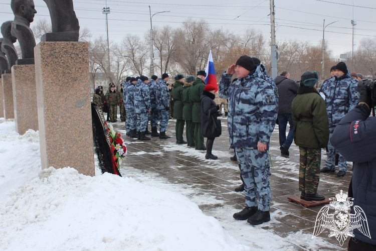 В Орске росгвардейцы почтили память Героя России Дмитрия Новоселова