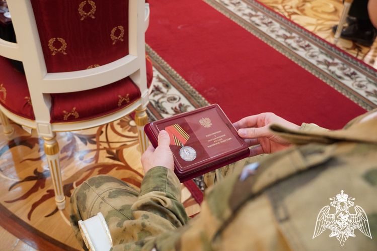 В Оренбуржье отличившимся в ходе специальной военной операции росгвардейцам вручены государственные награды