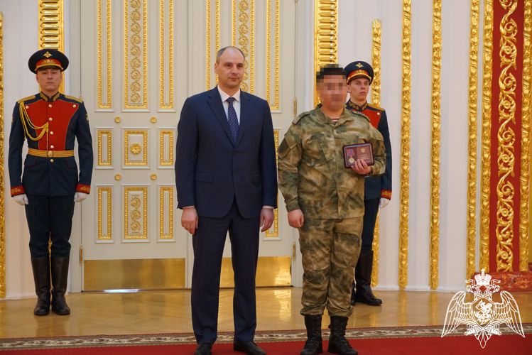 В Оренбуржье отличившимся в ходе специальной военной операции росгвардейцам вручены государственные награды