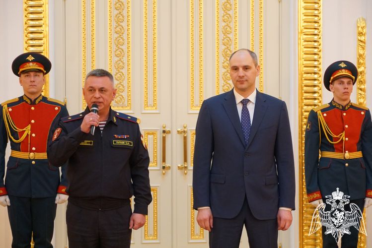 В Оренбуржье отличившимся в ходе специальной военной операции росгвардейцам вручены государственные награды