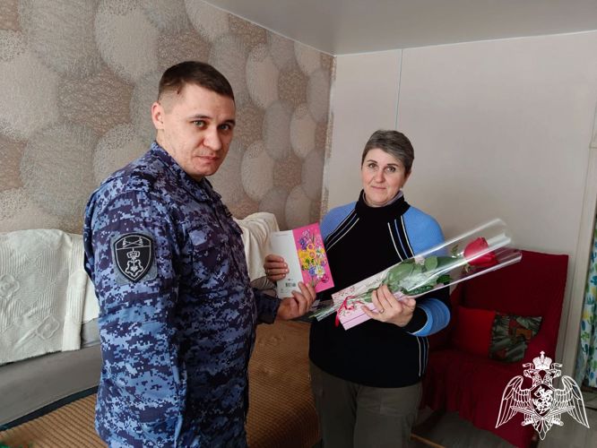 В Оренбуржье росгвардейцы навестили вдов и матерей военнослужащих и сотрудников погибших при исполнении служебного долга