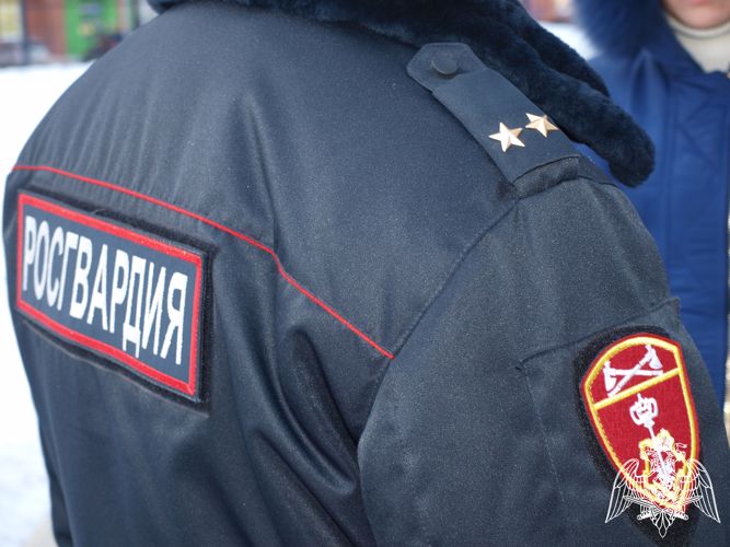 В Оренбурге росгвардейцы задержали подозреваемого в открытом хищении спортивной одежды