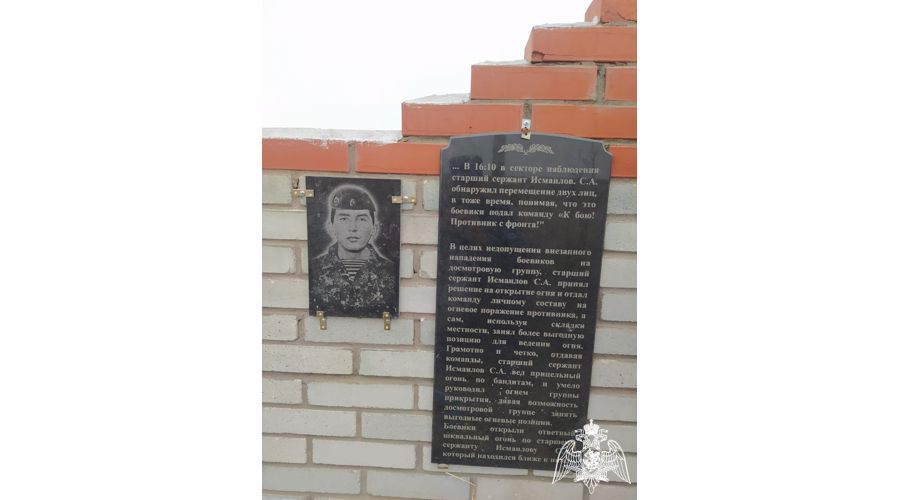 Росгвардейцы из Оренбурга помогли матери погибшего товарища навести порядок на могиле