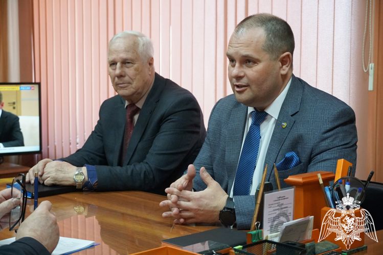 В Оренбурге представители Росгвардии и Общероссийский профсоюз работников госучреждений и общественного обслуживания подписали отраслевое соглашение