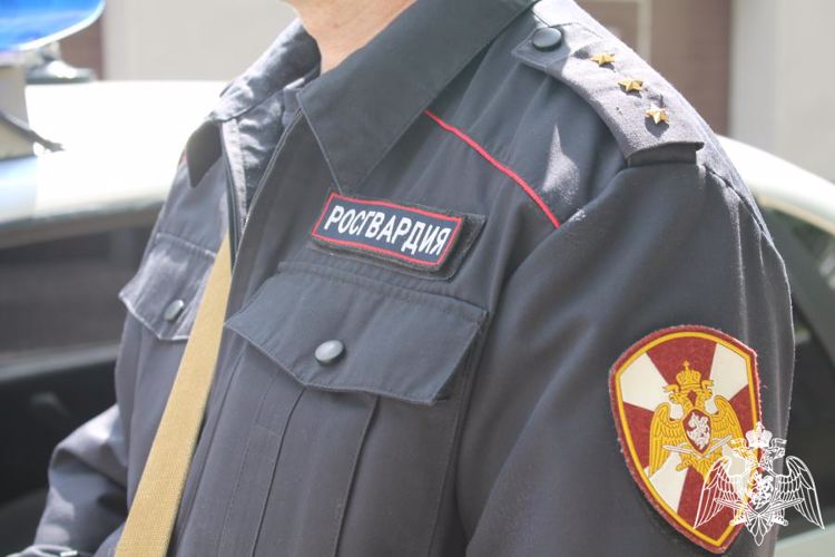 В Оренбурге росгвардейцы задержали мужчину за попытку кражи из магазина