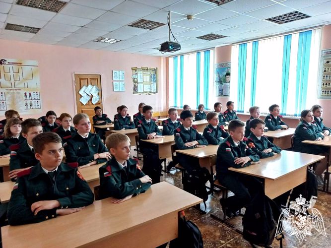 В Оренбурге с кадетами провели «разговор о важном»: о Победе, Росгвардии и буднях службы