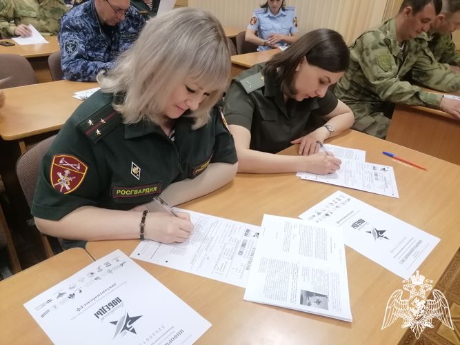 В Оренбуржье росгвардейцы написали «Диктант Победы»