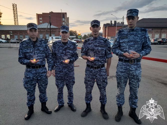 В Оренбуржье сотрудники Росгвардии приняли участие во Всероссийской мемориальной акции «Свеча памяти»