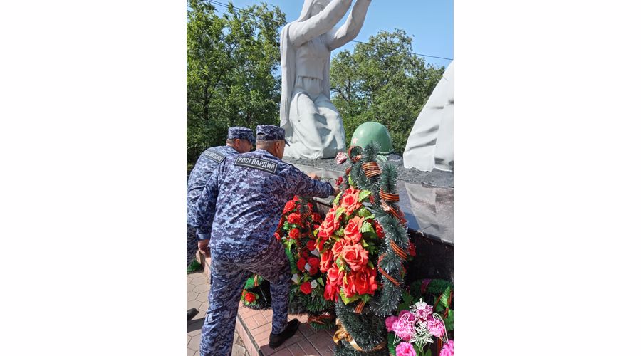 В Оренбуржье сотрудники Росгвардии приняли участие во Всероссийской мемориальной акции «Свеча памяти»