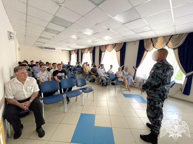 Сотрудник Росгвардии встретился со студентами Оренбургского филиала Губкинского университета