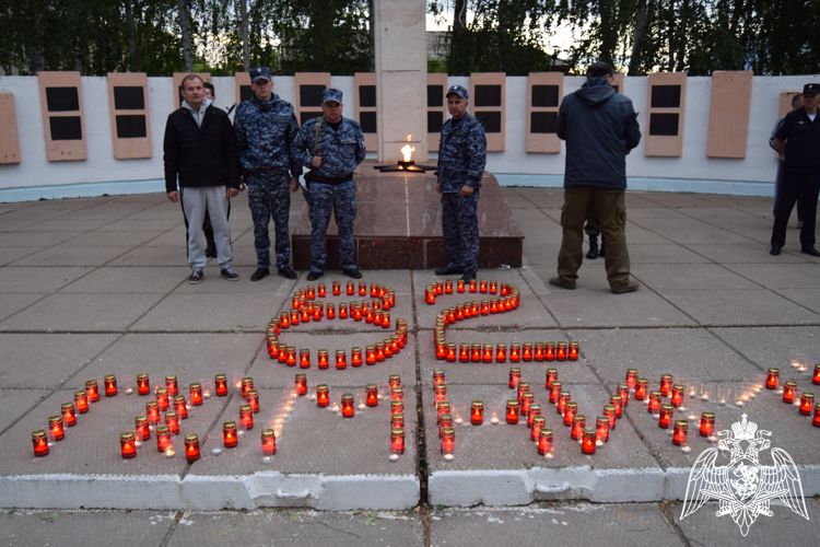 В Оренбуржье сотрудники Росгвардии приняли участие во Всероссийской мемориальной акции «Свеча памяти»