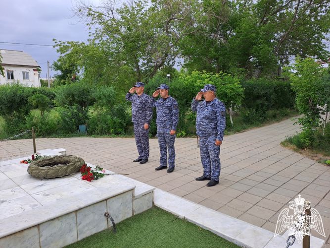 В Оренбуржье сотрудники Росгвардии приняли участие во Всероссийской мемориальной акции «Свеча памяти»