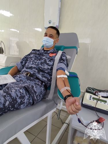 Спасти чью-то жизнь: росгвардейцы из Оренбурга сдали кровь в честь Всемирного Дня донора