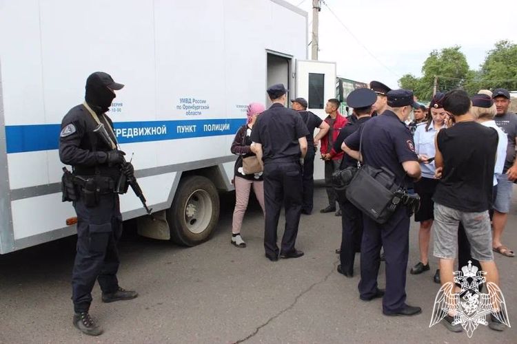 В Оренбурге бойцы ОМОН Росгвардии оказали содействие сотрудникам полиции при проведении профилактического рейда