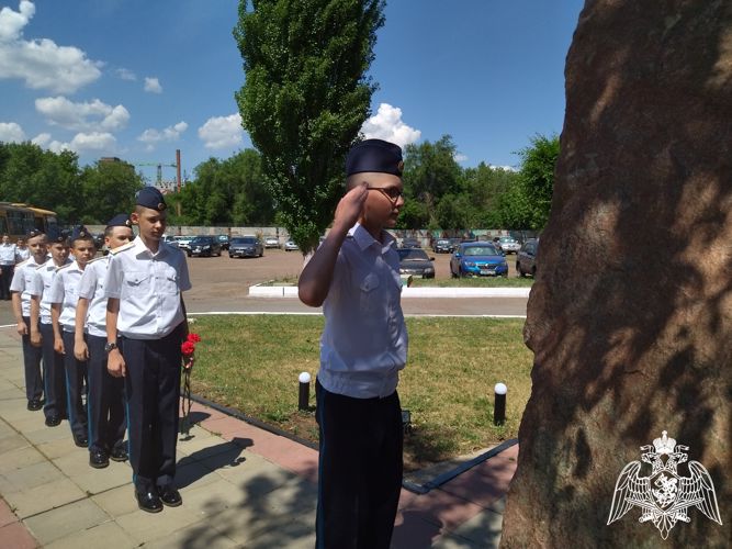 В преддверии 30-летнего юбилея сотрудники ОМОН «Кобра» провели экскурсию по подразделению для кадетов
