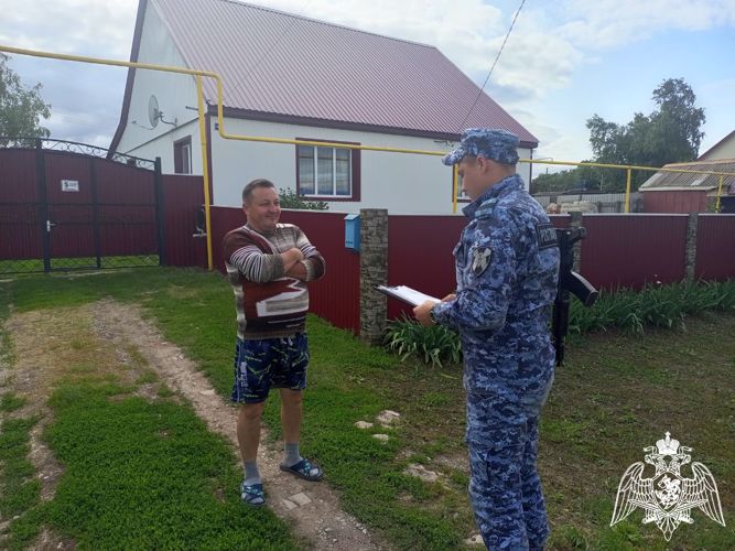 В Оренбуржье росгвардейцы продолжают рассказывать гражданам о способах обезопасить имущество в период летних отпусков