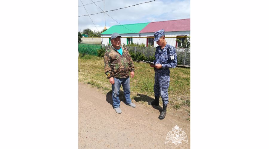 В Оренбуржье росгвардейцы продолжают рассказывать гражданам о способах обезопасить имущество в период летних отпусков