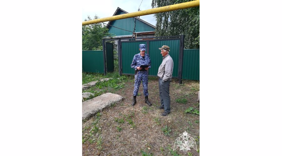 В Оренбуржье росгвардейцы продолжают рассказывать гражданам о способах обезопасить имущество в период летних отпусков