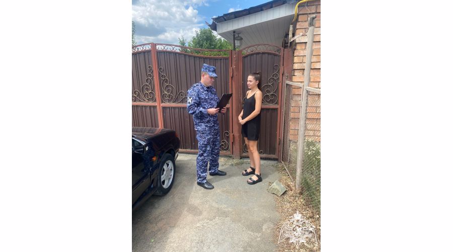 В Оренбуржье росгвардейцы продолжают рассказывать гражданам о способах обезопасить имущество в период летних отпусков