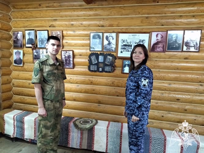 В Оренбурге росгвардейцы посетили «Национальную деревню» и прочитали стихи о России.