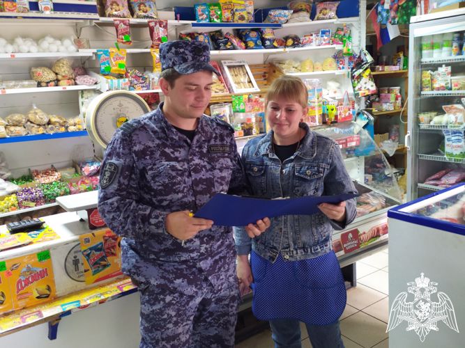 В Оренбуржье росгвардейцы продолжают рассказывать гражданам о способах обезопасить имущество в период летних отпусков